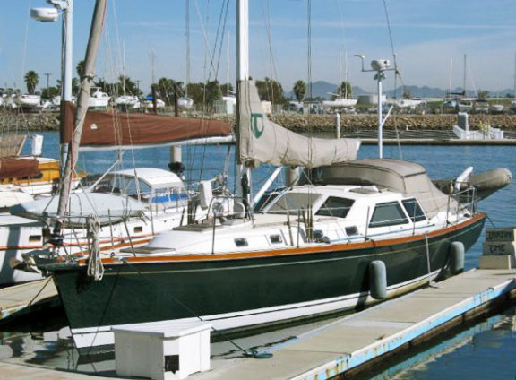 Dark green hull, low hours, bow thruster, electric winches, vacuflush heads, ... Dark green hull, low hours, bow thruster, electric winches, vacuflush heads, ...
