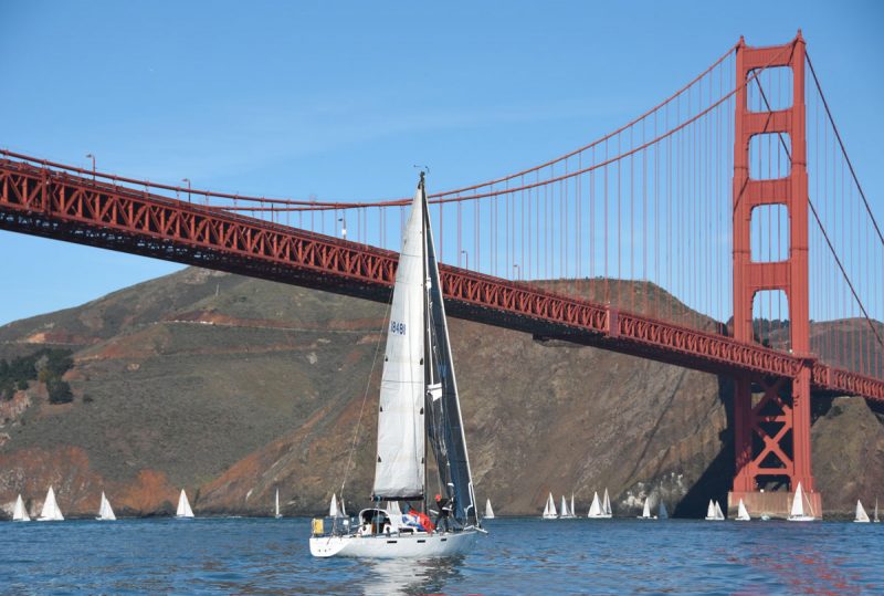 Boats past the Golden Gate Bridge
